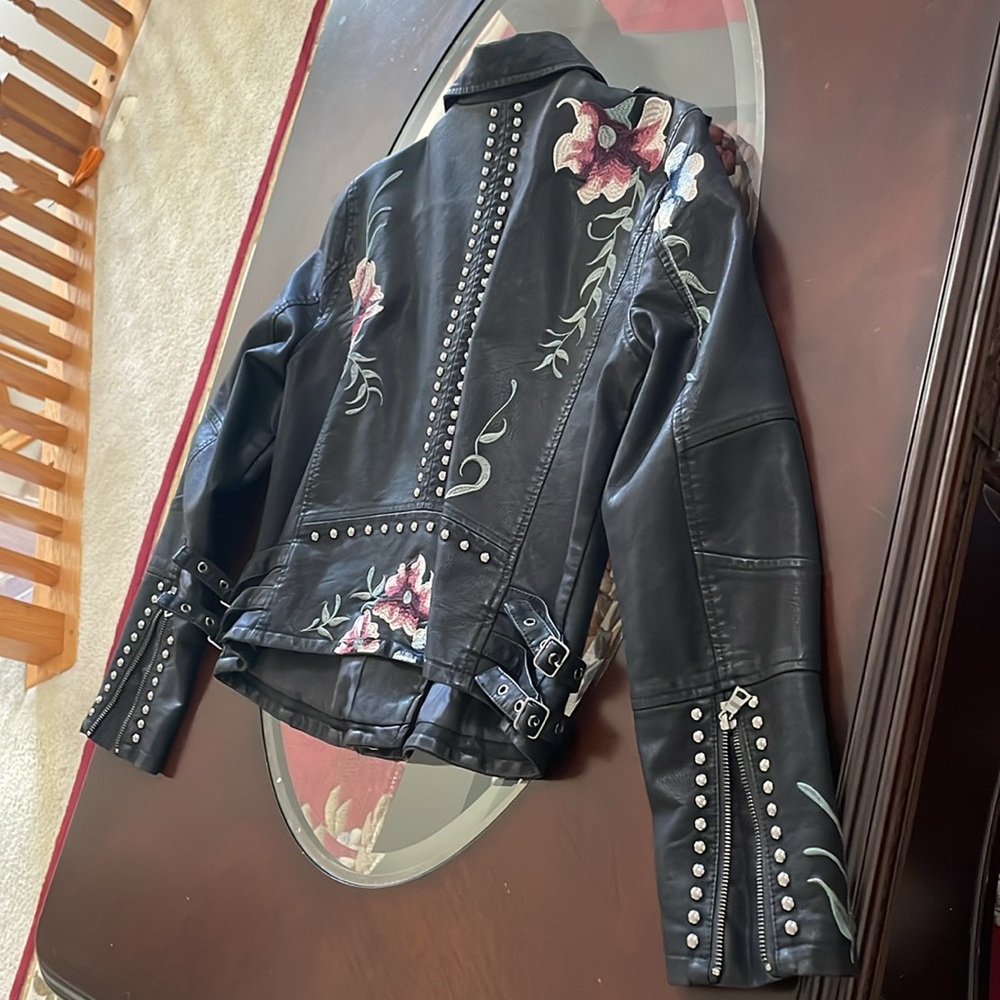 Jacket - Picture 17 of 17